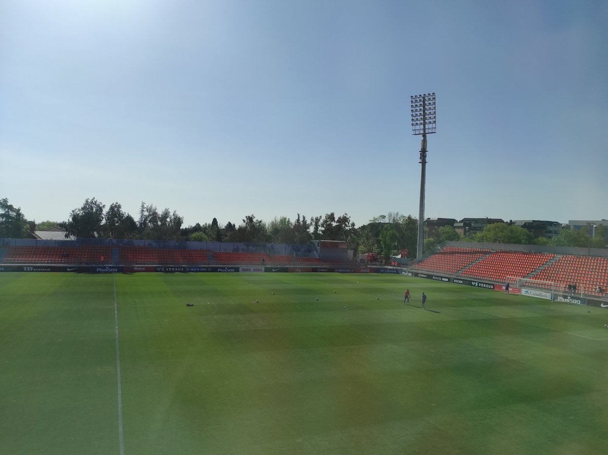 BorjaCasado's tweet photo. #DomingoDeMAT desde el Cerro del Espino de Majadahonda para contar en @madridaltanto Contrarreloj el partido entre @AtletiAcademia y @YugoUDS 

¡Viva la radio! ¡Bendito fútbol! https://t.co/3n69GQFCMi