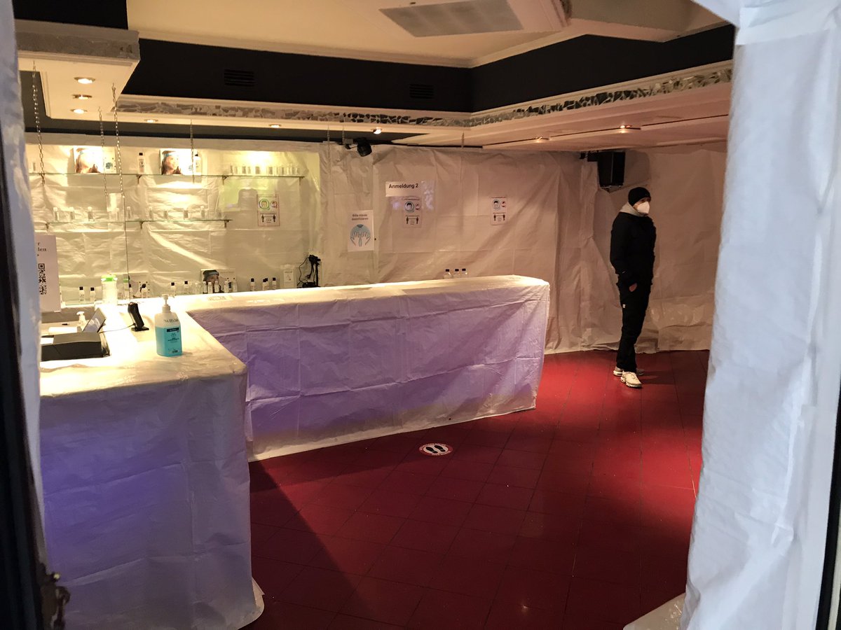 In Köln sieht sogar das Testzentrum aus wie eine kultige Eckkneipe, wo ich jeden zweiten Samstag im Monat das Bierdiplom ablegen kann