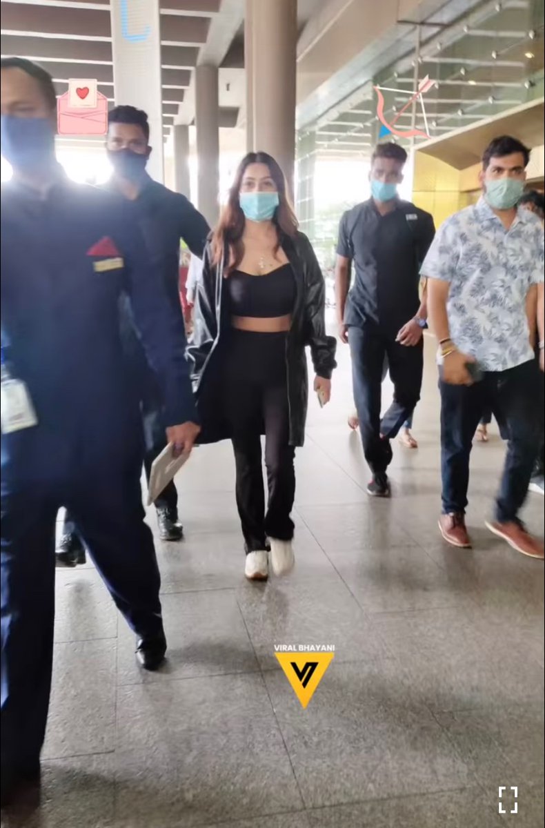 Kate Fly Honslarakh On Twitter Don T Know How Many Of You Have Seen Sana S Bambai Airport Arrival Video That Viral Uploaded About 4 Hrs Ago Pl Like Comment If You Have Not Done Already