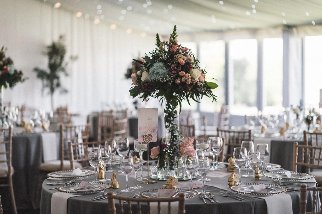 We love when couples add a seasonal touch to their special day, just like these endearing Easter Bunnies, gifted as wedding favours at L+R's wedding. We hope you all have a lovely Easter Sunday.