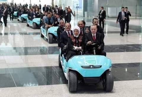 meshmeshsalama's tweet image. #اردوغان بعد ما شاف عرض المومياوات عمل عرض حنة شيماء 😂
#موكب_المومياوات_الملكية