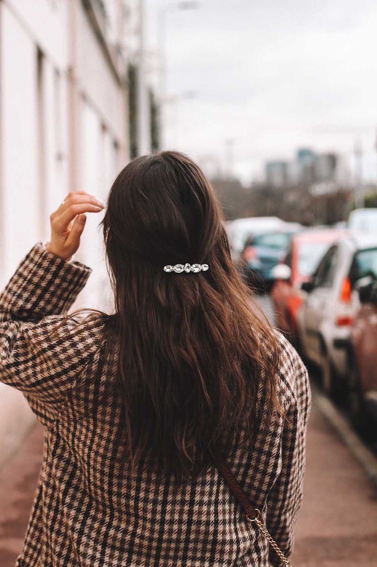 Juliefrn__'s tweet photo. J’ai lancé ma marque d’accessoires de sneakers et de barrettes, j’y travaille depuis 1 an 🥺🤍                                          Un RT ou un FAV m’aiderait a avoir plus de visibilité 🙏🏼🙏🏼 merci                                  https://t.co/DZgrXNYJhi https://t.co/0zRoJiqWjr