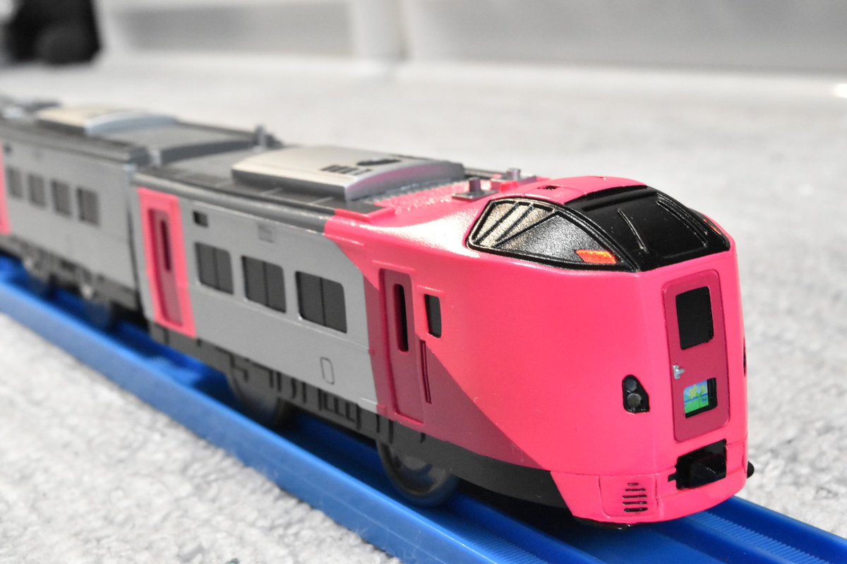 パシフィック 新作発表 プラレール Jr北海道 キハ261系5000番台はまなす編成です 小型ディスプレイによる ヘッドマークの再現に成功しました また 走行に合わせてサウンドを流すことができます 少しオーバーしましたが 学生生活の集大成と言える