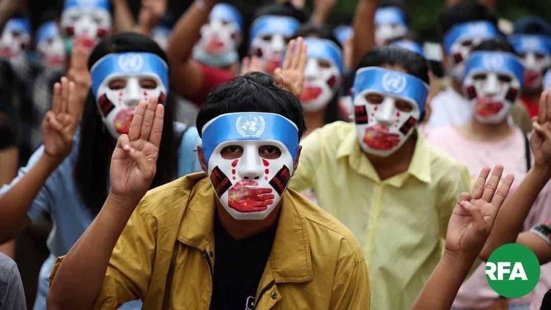 LayPku's tweet photo. China has been against in all UN’s decision to help Myanmar! Myanmar protestors demonstrated in masks to stop China from supporting illegitimate and unlawful military coup! #WhatsHappeningInMyanmar #April4Coup @UN_HRC @RapporteurUn @SchranerBurgen1 https://t.co/Xt9e3JUhsN