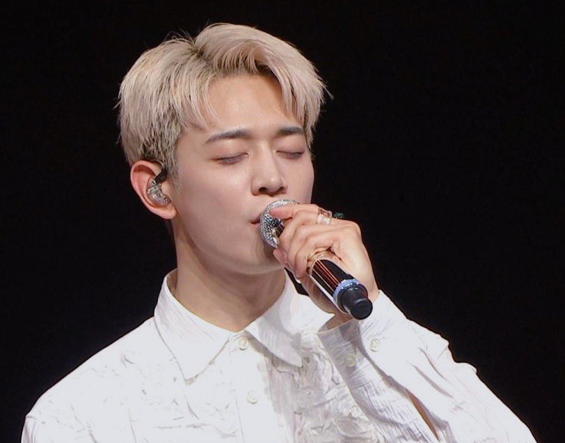 dinojong's tweet photo. shinee are all vocalists https://t.co/Pvnx5JoVpQ