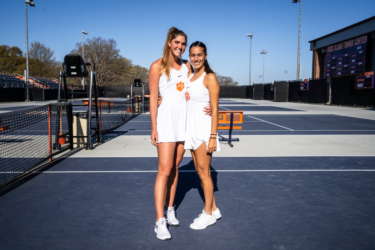 ClemsonWTennis's tweet photo. Happy senior day Laura and Kenzy 🙌 https://t.co/UFau4JApMj