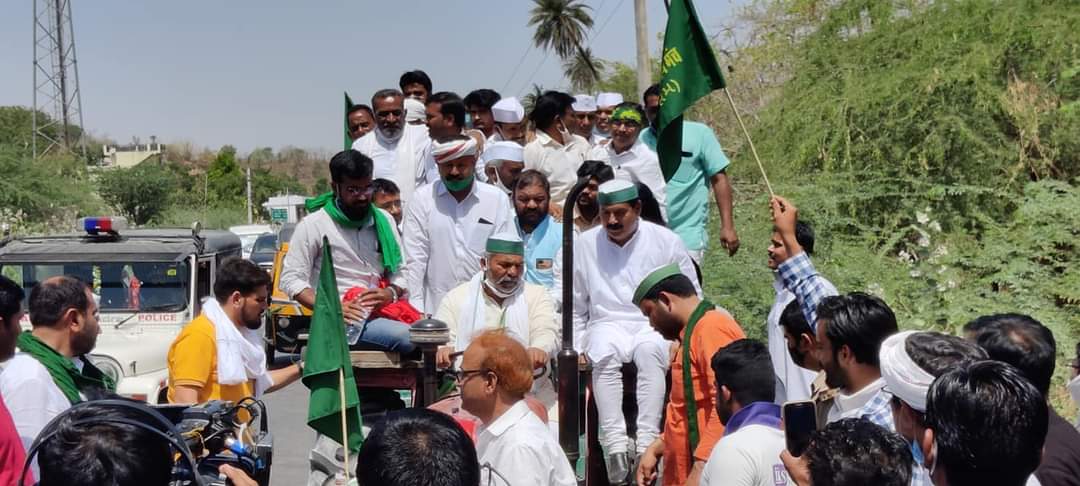 गुजरात की सर जमी पर हुवा किसान मसीहा राकेश टिकैत जी का भब्य स्वागत जय किसान जय टिकैत