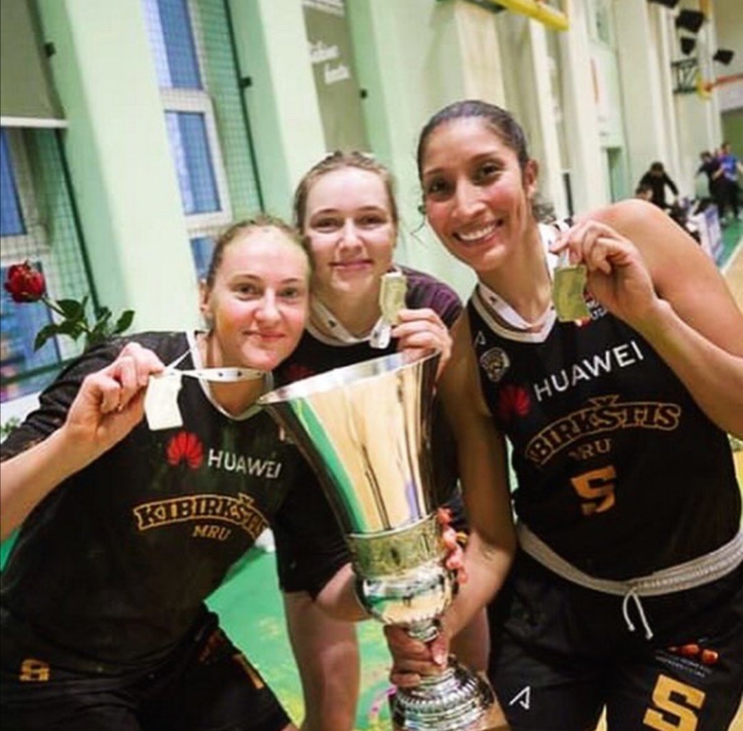 BasKetBalleros (@basketballeros) on Twitter photo La seleccionada nacional <a href="/JaxLunaCastro/">JacquelineLunaCastro</a> y su equipo Vilniaus Kibirkštis consiguieron el campeonato de la Liga profesional de Lituania.
Hace un año también #Jaquie nos compartía en #Basketballeros parte de su tiempo en una entrevista.
#Felicidades
📸 Baranauskas/Didzgalvio 🏀🍾🇲🇽 La seleccionada nacional <a href="/JaxLunaCastro/">JacquelineLunaCastro</a> y su equipo Vilniaus Kibirkštis consiguieron el campeonato de la Liga profesional de Lituania.
Hace un año también #Jaquie nos compartía en #Basketballeros parte de su tiempo en una entrevista.
#Felicidades
📸 Baranauskas/Didzgalvio 🏀🍾🇲🇽