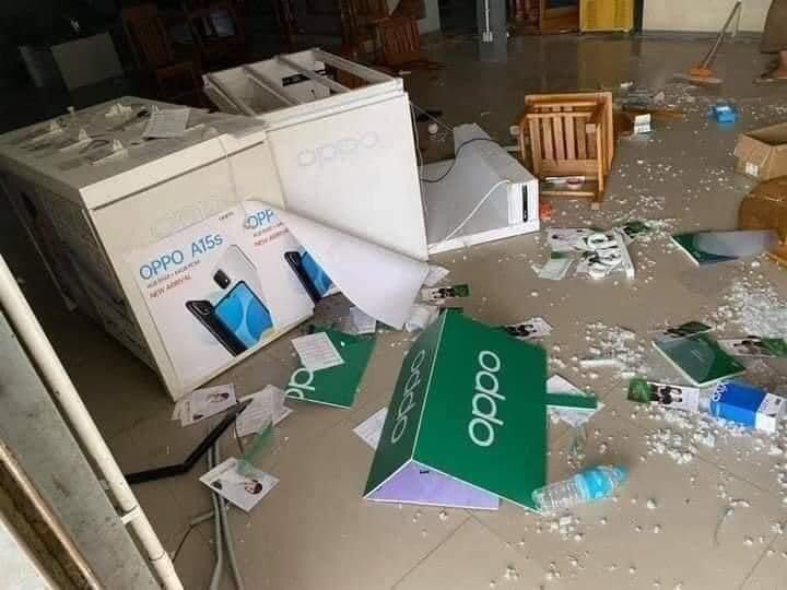 ATSThura's tweet photo. All Burmese soldiers own property
Companies; Department stores Shops;
From public households
Terrorism
Let the world know .......
👇👇👇
#WhatsHappeninglnMyanmar #Apr4Coup #SaveMyanmar #RejectMilitaryCoupInMyanmar #CrimesAgainstHumanity #HearTheVoiceOfMyanmar @UNinMyanmar 
crd https://t.co/mglx6bLyPY
