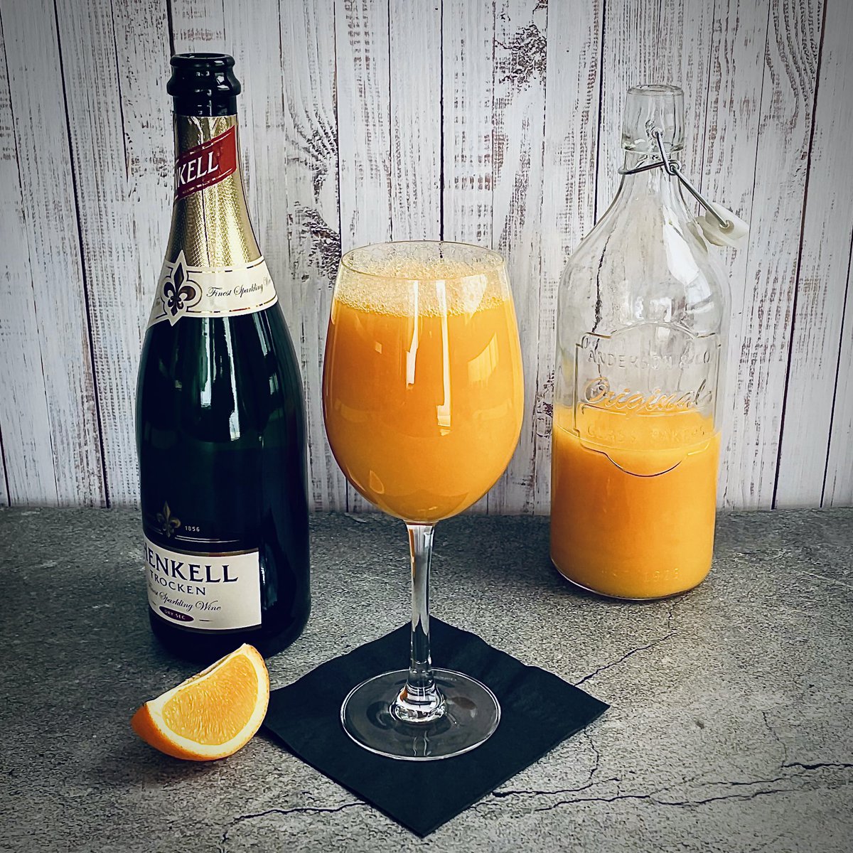 LeftysFreshFood's tweet photo. #Champagne… check
Juice for #mimosas… check
Friendly service… check
#Brunch on the #patio… check

#sundayfunday #brunchvibes #alfresco #easter #longweekend #mypqb https://t.co/zu3N7XRCDj