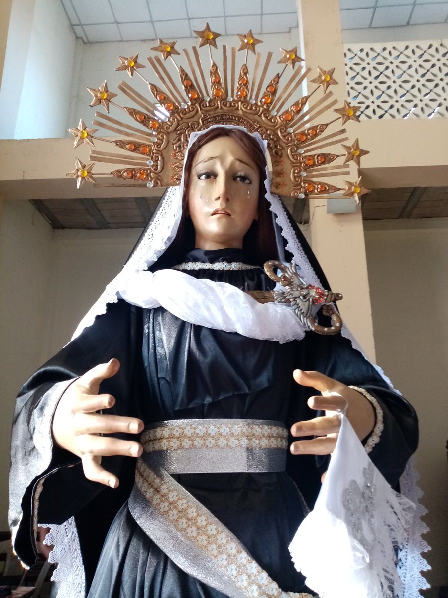 Karen_gc10's tweet photo. Gracias señora mia 🖤🙏🏼🥺una ves más te puedo decir misión cumplida 🥰 12 años viendo tu manto y lo seguiré viendo hasta donde tu me lo permitas 🥺🥰🖤💜
#SemanaSanta2021💜 #Devotas🖤 https://t.co/CRL8NfO25P