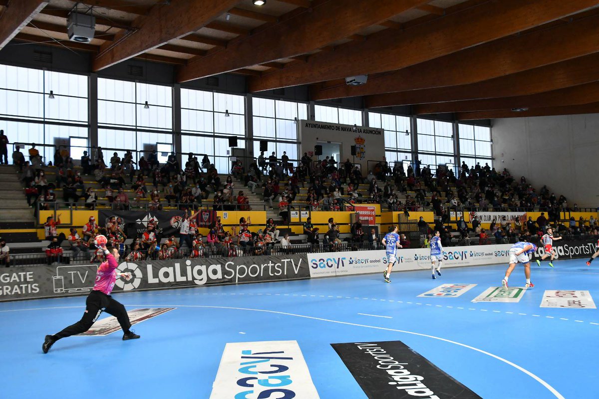 BalonmanoNava's tweet photo. 🔥 #GAMEDAY 🔥
🏆 #LigaSacyrASOBAL
📍 Jornada 26
⌚ Final
Viveros Herol BM. Nava: 24
Dicsa Modular Cisne: 19
 
#NAVCIS #LiveASOBAL #GuerrerosNaveros #SaboreaASOBAL 
 
📸 Daniel Pérez https://t.co/Ao9sDta5C6