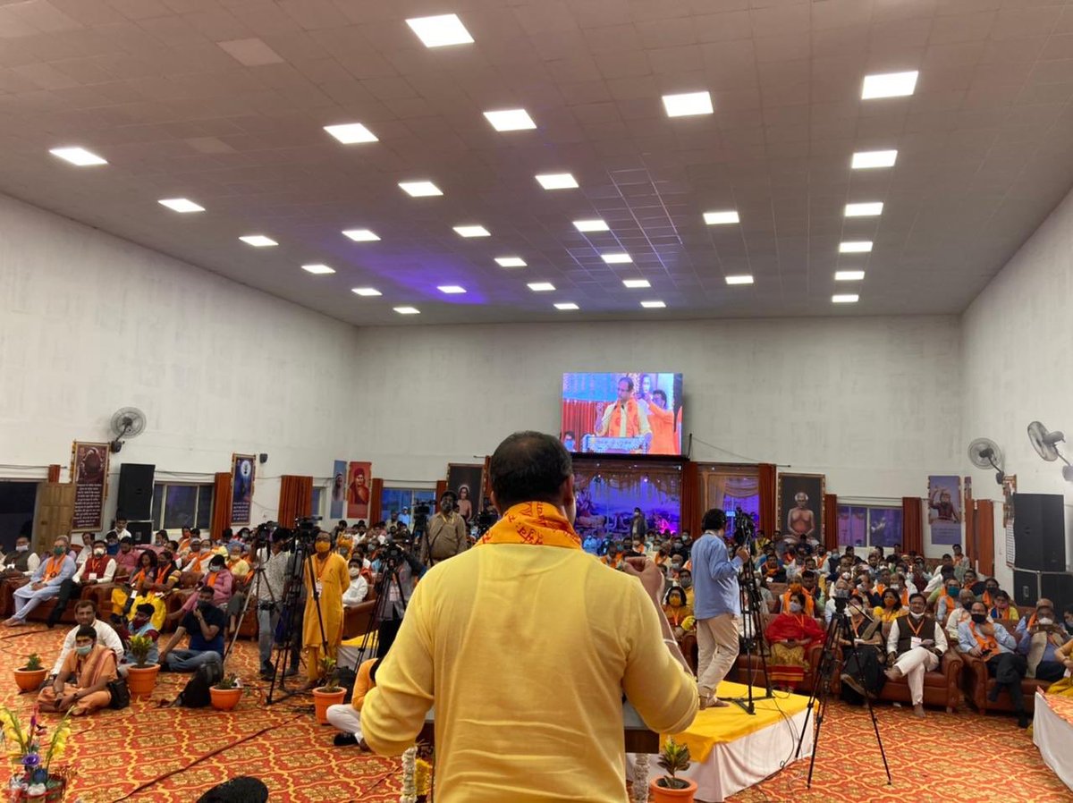 पर्यावरण प्रबोधन कार्यक्रम में परम सम्माननीय <a href="/DrMohanBhagwat/">Mohan Bhagwat</a> जी  <a href="/SKailashanand/">Swami Kailashanand Giri Ji</a> जी व आद० संत समाज के मध्य कार्यक्रम की अध्यक्षता करने का सौभाग्य प्राप्त हुआ। विष को अमृत में बदलने का प्रयास अब शुरू करना होगा, ऐसी प्रकृति की पुकार है।