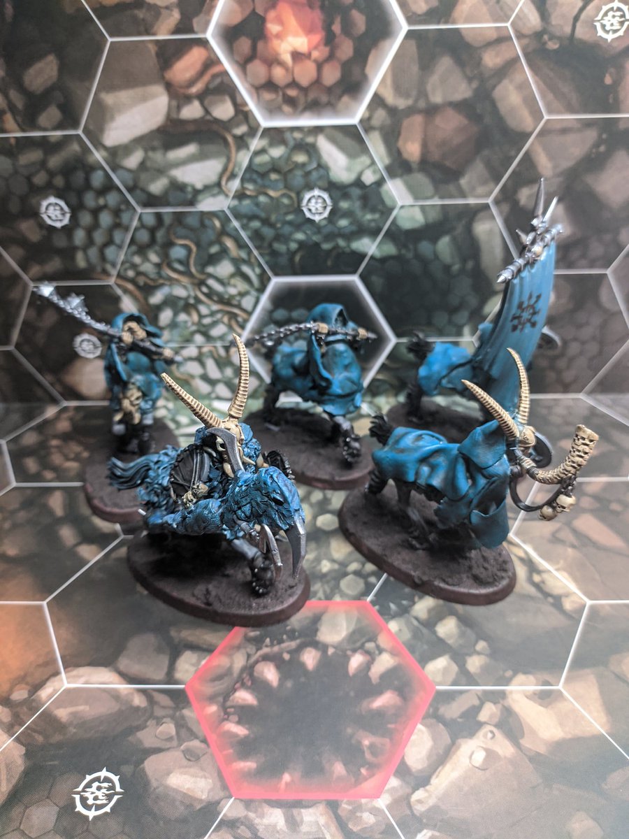 CobayaSan's tweet photo. Centigors del Reino de Shyish #1año12azul (azul verdoso) #Darkzo #CaosMarzo2021 #BeastofChaos #WarhammerCommunity https://t.co/pSrwXICCWk