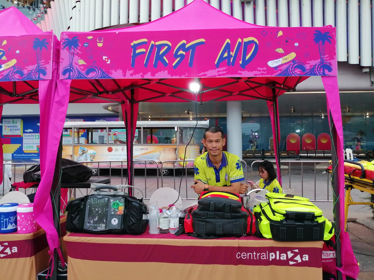 Nathakorn1088's tweet photo. มาอีกวัน....#foodpandaTH #foodpandasurf #CentralplazaUdonthani
#FirstAidTeam
#UMS #InterAmbulance https://t.co/Eyiw7Lb81P