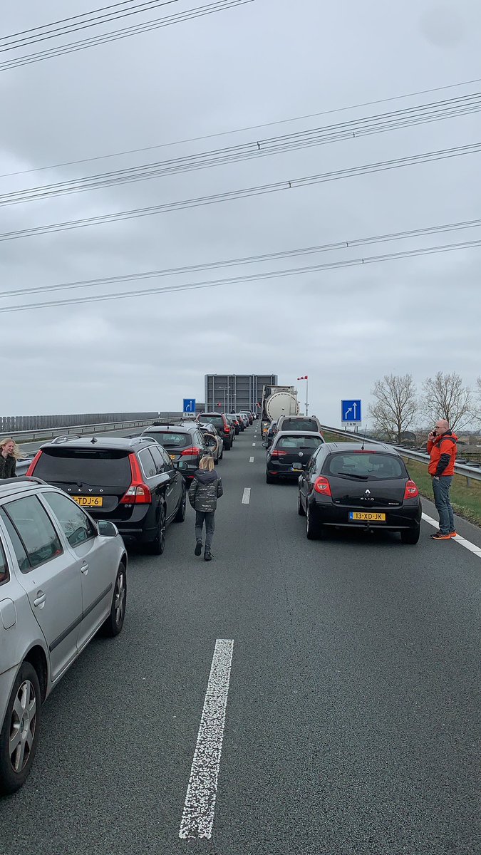 henkcwinters's tweet photo. Denk je wat leuks te doen sta je muur vast op de A50, want de brug blijft open staan. Niet de eerste keer hoor ik. https://t.co/YWI4xYb1ZG
