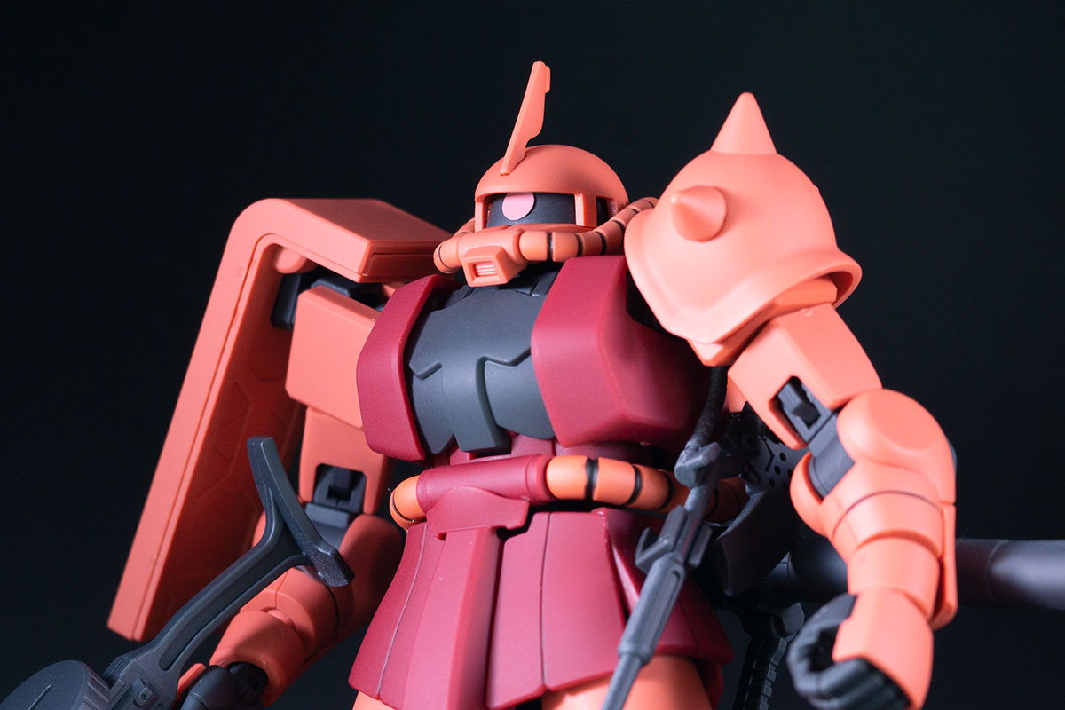 がく ガンプラ筆塗り修行中 シャア専用ザク リバイブ版 をつや消しスプレー缶仕上げ 使ったのはスーパースムースクリアー 動力パイプなどのスミ入れはシタデルカラーのナルンオイルなので割れる心配もなし 色塗装せず つや消しだけでも素組みとは