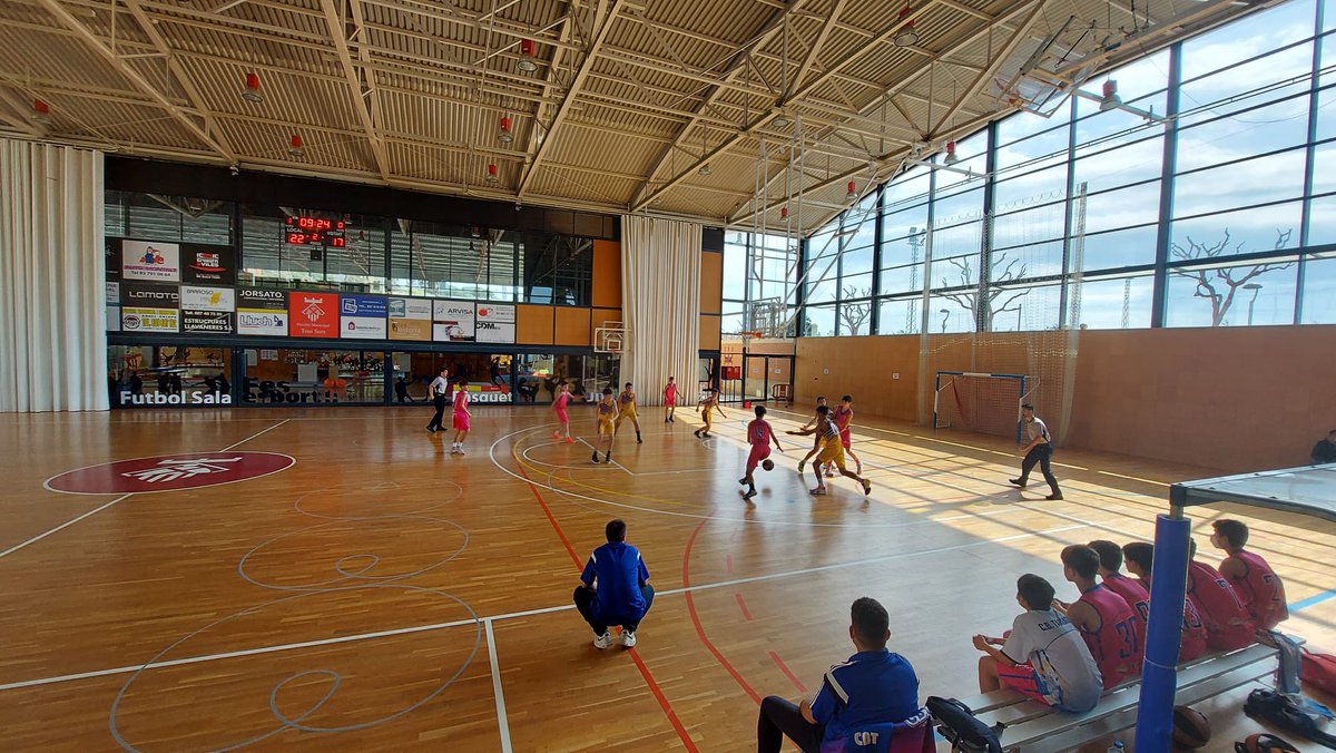 CBT_Tarragona's tweet photo. En la segona jornada en que IMA i CMA jugaven a les 11, ens emportem dues victòries molt valuoses 🤩🙌🏻
⛹🏻♂️ @uemataro 63- 74 IMA
⛹🏻♂️ CMA 86- 85 @uemataro
#gaudeixcbt #caracterblau #preferent https://t.co/z2i32MPrN3