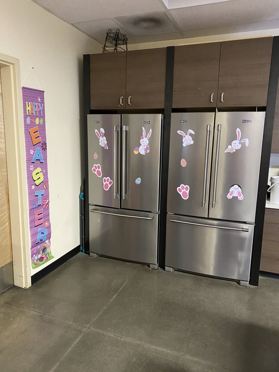 The Easter bunny made a visit to 2581 last night. @ChanteDiggs <a href="/b_mungul/">Brian Mungul</a> <a href="/EricWal29158377/">Eric Walker</a>
