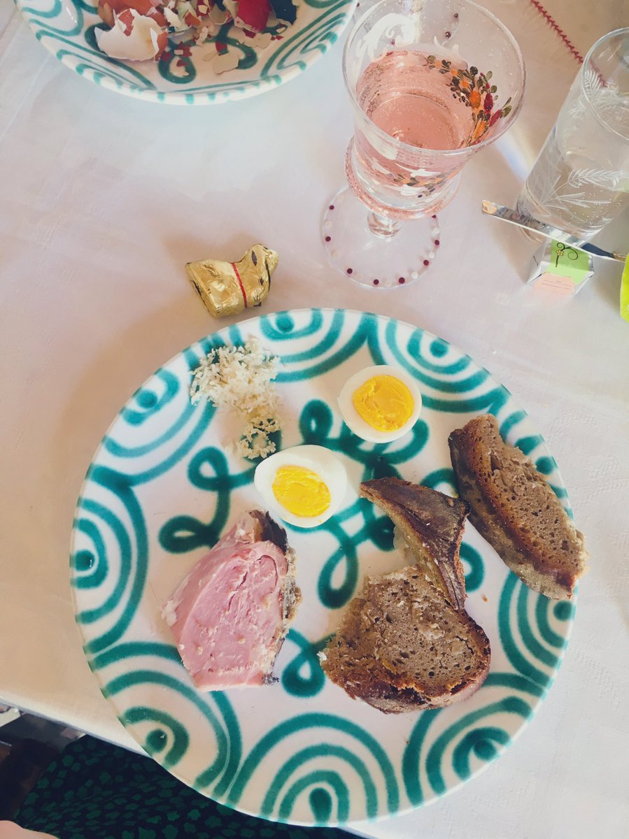 sanneweber's tweet photo. #Osterjause. 🥰
#Easter #glory #HappyEaster #FroheOstern #Ostern #onlyinCarinthia #Kärnten #Lavanttal #Zweitwohnsitz #Carinthia #coffeeagain #fasting https://t.co/Iex0X0lr5t