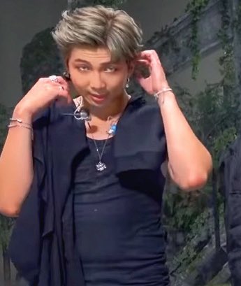 kimnamjoonpics's tweet photo. sexiest member of bts for a reason https://t.co/0frp8fNFXX