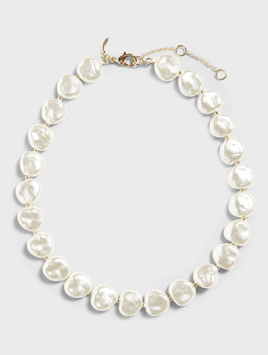 空飛ぶ娘 今欲しいけど迷っているもの Maaya のネックレス 結構大き目なんですよね それが今期の流行りなのだけど 大きめのネックレスは私には似合わないと思っているので迷い中 1 2枚目 バナリパの インスタライブで滝マキさんがご紹介されていたものは