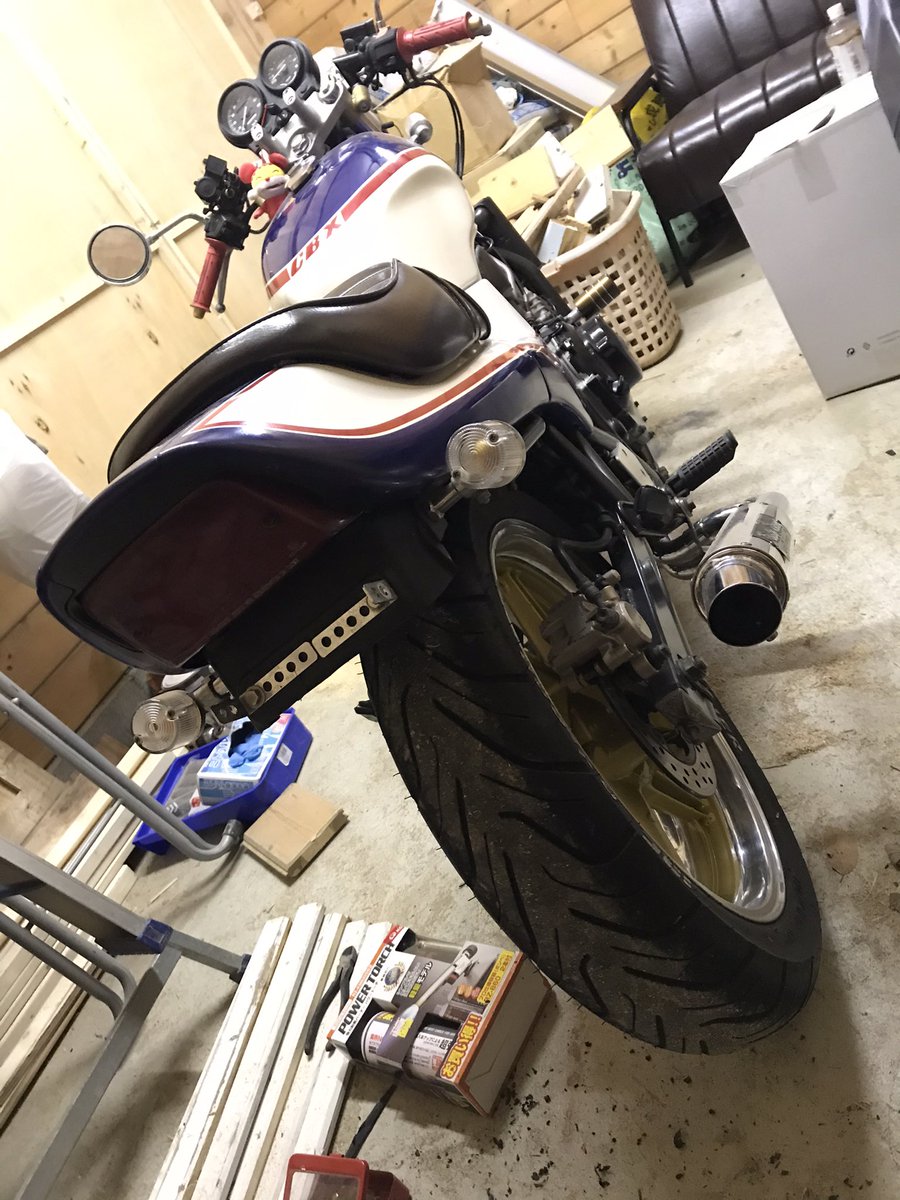 としき 隠すあれもないし一応報告 ジェイド250買いました めっちゃヤンキー ジェイドテール ダサいからゼファー400のテール加工して取り付け 要らないもの取り外しからのキャブ掃除しました さて グロムはオフ T Co Qcpjx33xue Twitter