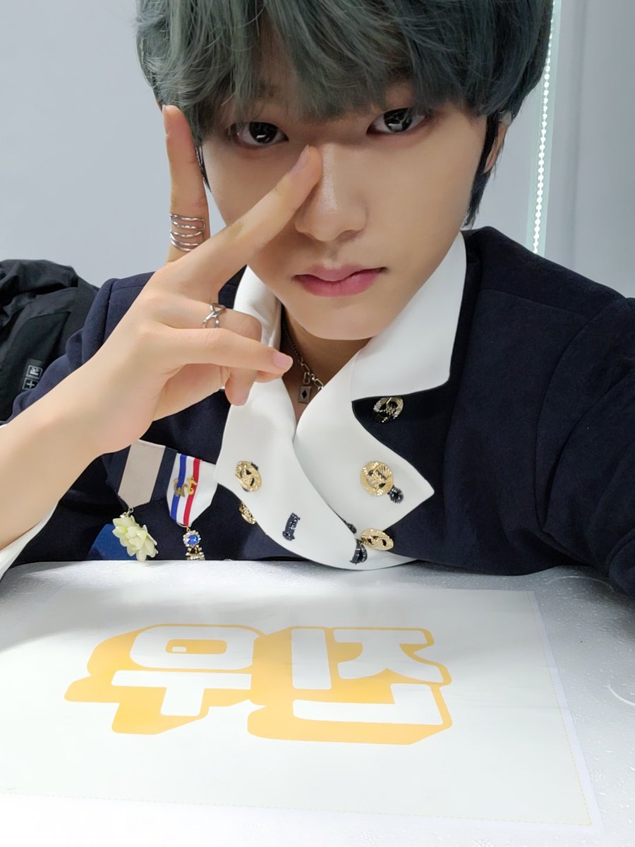 GHOST9OFFICIAL's tweet photo. [#이진우]

우우~~~ 일요일 끝~~~ 이번주 일요일 잘 보내셨나요?? 고스티 화이팅!!! https://t.co/J6tnRjkIzw