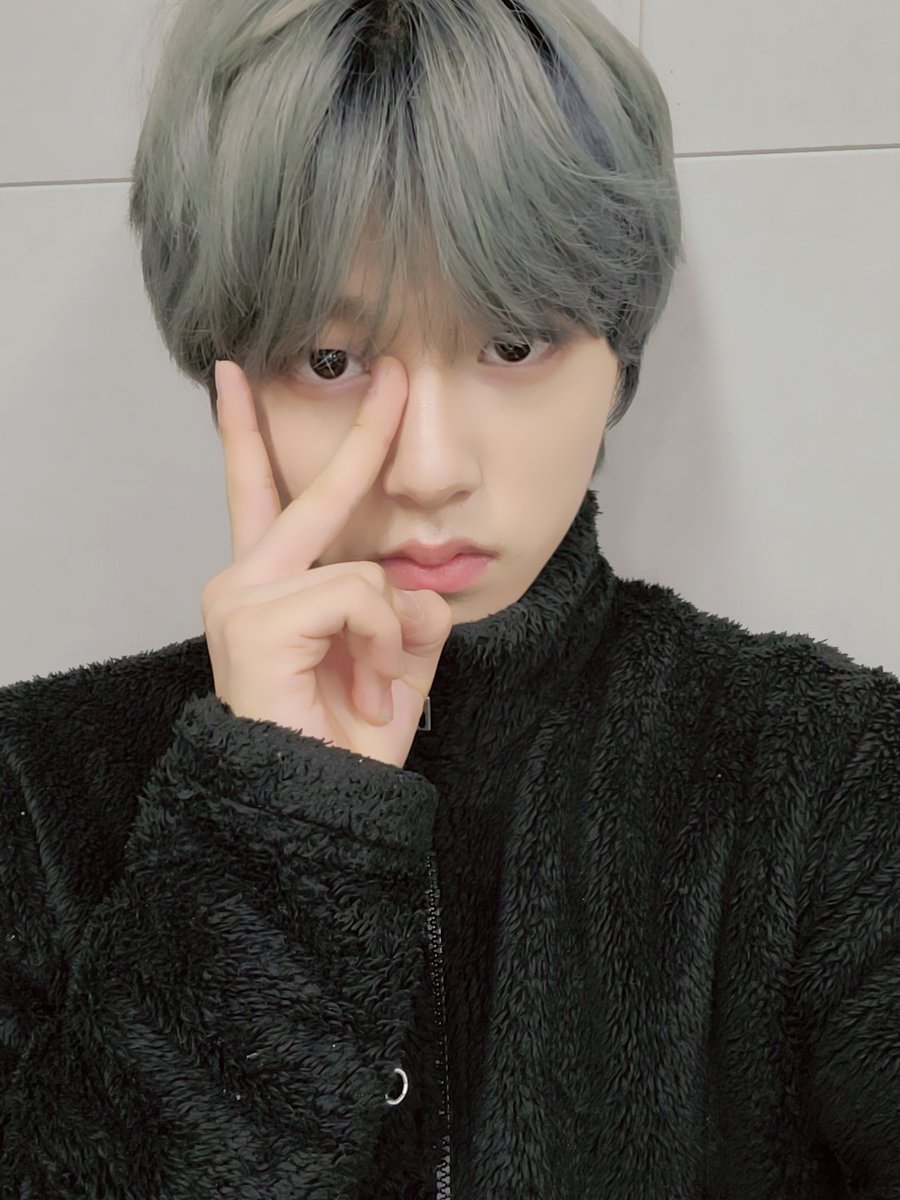 GHOST9OFFICIAL's tweet photo. [#이진우]

우우~~~ 일요일 끝~~~ 이번주 일요일 잘 보내셨나요?? 고스티 화이팅!!! https://t.co/J6tnRjkIzw
