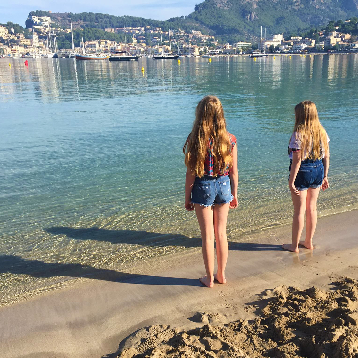 sollerweb's tweet image. Memories....I know we all live for those at the moment! This was 2018 and that clear sea looks so inviting! 🏖️ We all have our fingers crossed for safe flights and safe holidays soon x

#SollerWeb #crystalclearsea #memories #perfectholidays #beautifultramuntana #Sóller #Mallorca