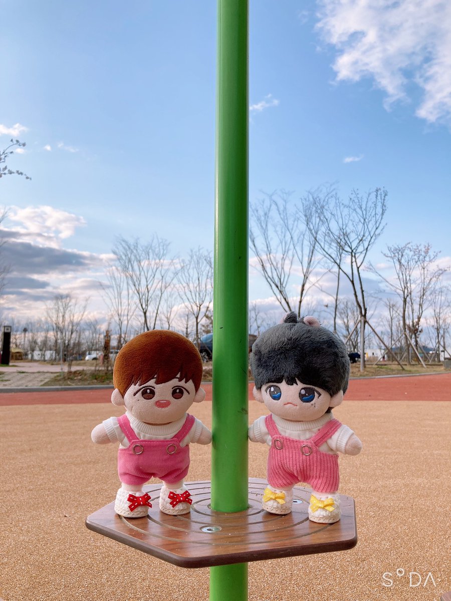 꽃구경은 아니지만 
피크닉 다녀왔습니다
파란하늘 실컷 보고 왔어요☘️