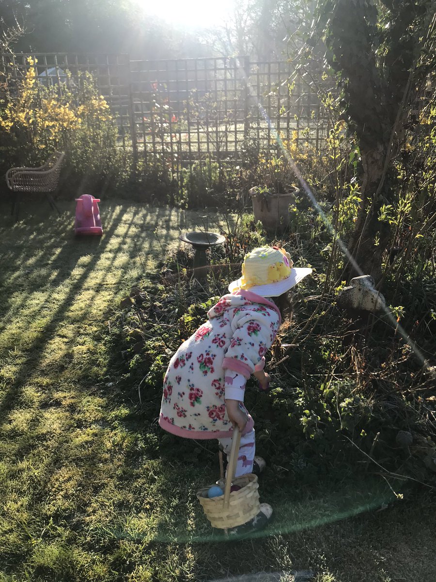 LoisHarding's tweet image. Happy Easter! It’s been so lovely to finally socialise with friends on such a beautiful weekend, just what I needed 🐣💐🌷🥰🥂