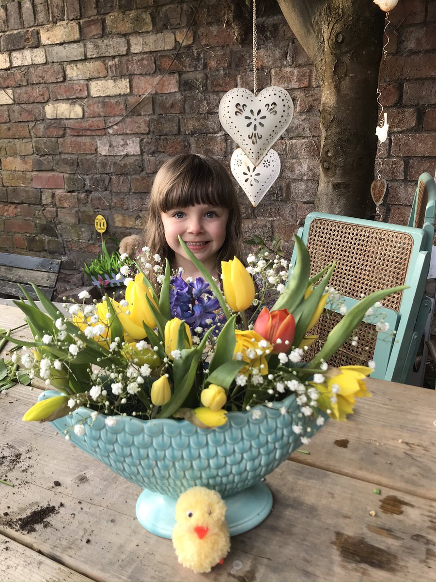 LoisHarding's tweet image. Happy Easter! It’s been so lovely to finally socialise with friends on such a beautiful weekend, just what I needed 🐣💐🌷🥰🥂