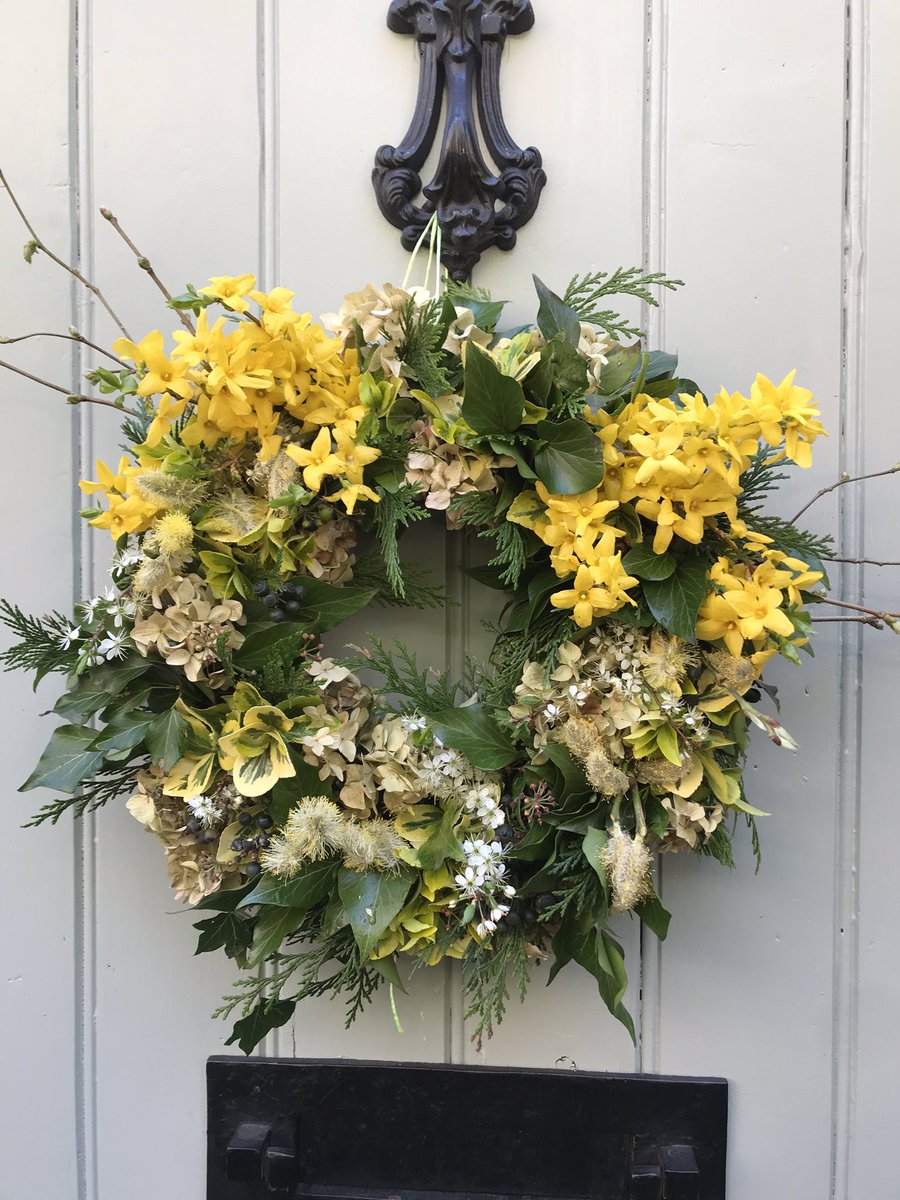 LoisHarding's tweet image. Happy Easter! It’s been so lovely to finally socialise with friends on such a beautiful weekend, just what I needed 🐣💐🌷🥰🥂