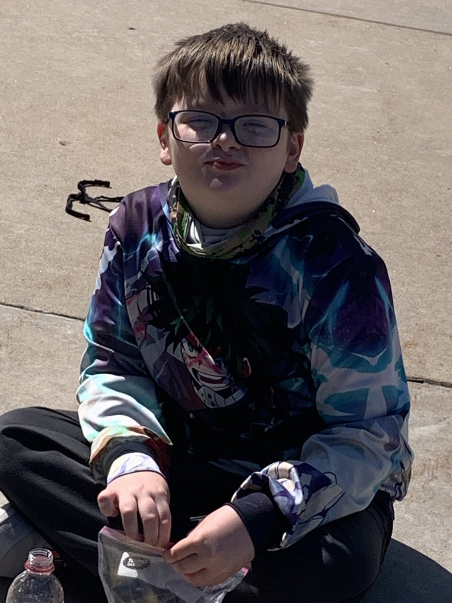Heusner4thGrade's tweet photo. Words can’t describe how much I Love this class! They worked super hard and earned a class party outside with snacks and drinks! Way to go 4th Graders! #HeusnerPride https://t.co/KWkSE6h95j