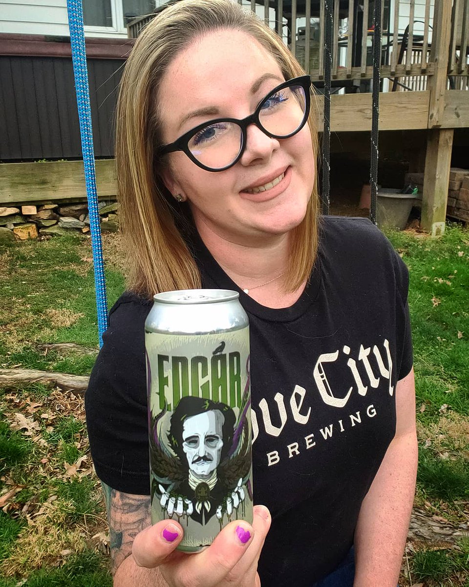 BThebrews's tweet photo. "We loved with a love that was more than love." ~ Edgar Allen Poe 🖤
-------------------------------------------------
Edgar Double IPA ABV 8% @BullfrogBeer
--------------------------------------------------
#bullfrogbrewery #edgar #doubleipa #ipa #edgarallanpoe #craftbeer https://t.co/0DCdJD6737
