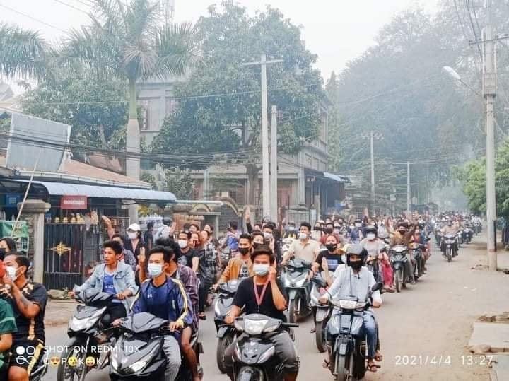 Two killed in Naypyitaw
 
Two people were shot dead in Pyinmana Township, Naypyidaw, as soldiers and police opened fire on anti-regime protesters on motorbikes on Apr. 4. The security forces snatched one body.
(Photo: CJ)
#WhatsHappeningInMyanmar