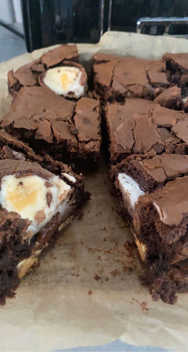 C_Murphy99's tweet photo. Happy Easter to those who are celebrating! 🐣 I’m planning on filling my day with my Easter brownies and buns!! https://t.co/tnFW7oWRMa