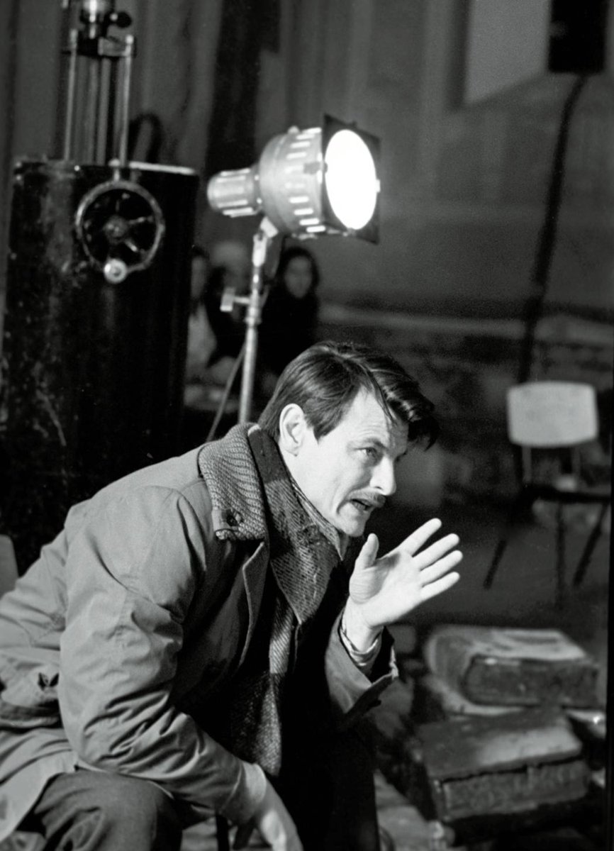 wannartcom's tweet photo. "Kendinizi, kendinizle zaman geçirmeyi yalnızlık sanmayacağınız şekilde yetiştirin."

Rus film yönetmeni, yazar ve aktör Andrey Tarkovski, 89 yıl önce bugün dünyaya geldi! https://t.co/KDlMQ81Cey