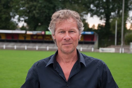 Vanaf volgend seizoen volle bak op zaterdag vakovoetbal.nl/clubinfo/bestu… <a href="/DrenthS/">Stefan Drenth</a> @vriesnu <a href="/TynaarloLokaal/">RTV Tynaarlo</a> <a href="/KrantvTynaarlo/">De Krant van Tynaarlo</a> <a href="/TweeNul/">TweeNul</a> <a href="/KNVBNoord/">KNVB Noord</a> <a href="/basbaalmans/">Bas Baalmans</a> <a href="/PatStone12/">Patrick Steenbergen</a> <a href="/deligfietser/">Edmond Varwijk</a> <a href="/lizadoornbos/">Liza Doornbos</a>