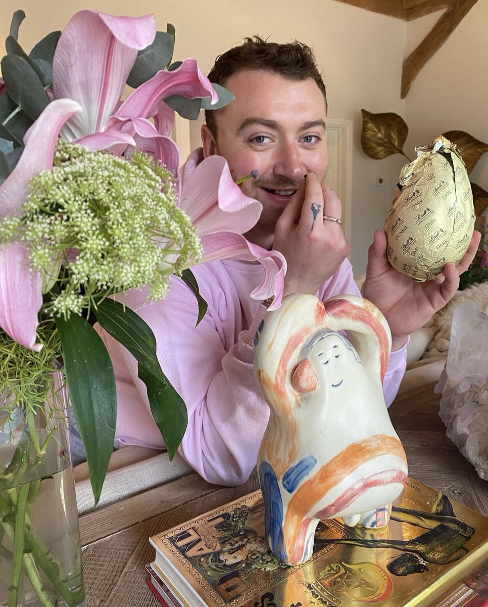 samsmith's tweet photo. Happy Easter. Don’t over egg it https://t.co/xrzxfdLM37