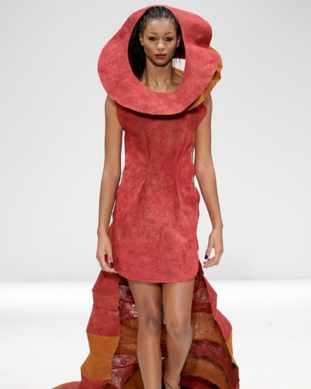 Following on from Wednesday's blog, <a href="/costume_society/">Costume Society UK</a> Ambassador, Marella Alves dos Reis, continues her interview with designer <a href="/JoseHendo/">Jose Hendo</a>, who discusses her use of barkcloth. #CSAmbassadors #blog

costumesociety.org.uk/blog/post/an-i…

Image: A <a href="/JoseHendo/">Jose Hendo</a> design from her ‘Resonance’ collection