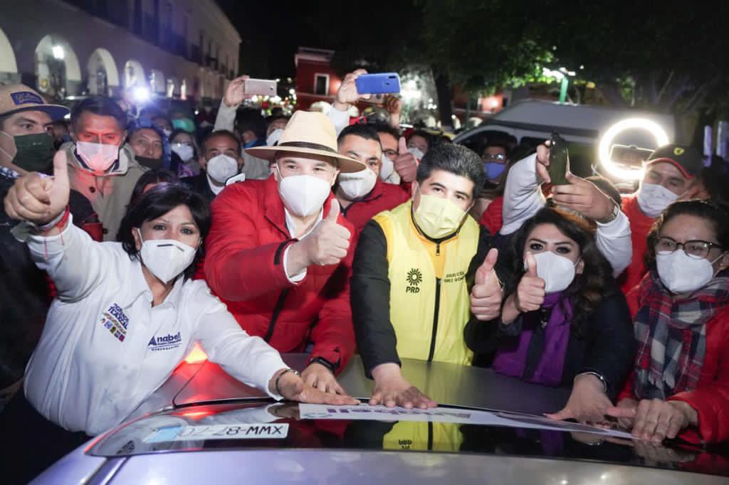 AnabelAvalosTlx's tweet photo. ¡Hoy inicia un momento histórico para Tlaxcala! Conozco las comunidades y conozco las necesidades. Avancemos juntos en esta ruta de unidad, progreso y crecimiento con honradez, eficacia y buenos resultados por nuestro querido estado.
#PorLaGrandezaDeTlaxcala #AnabellGobernadora https://t.co/A6K2kVDp4x