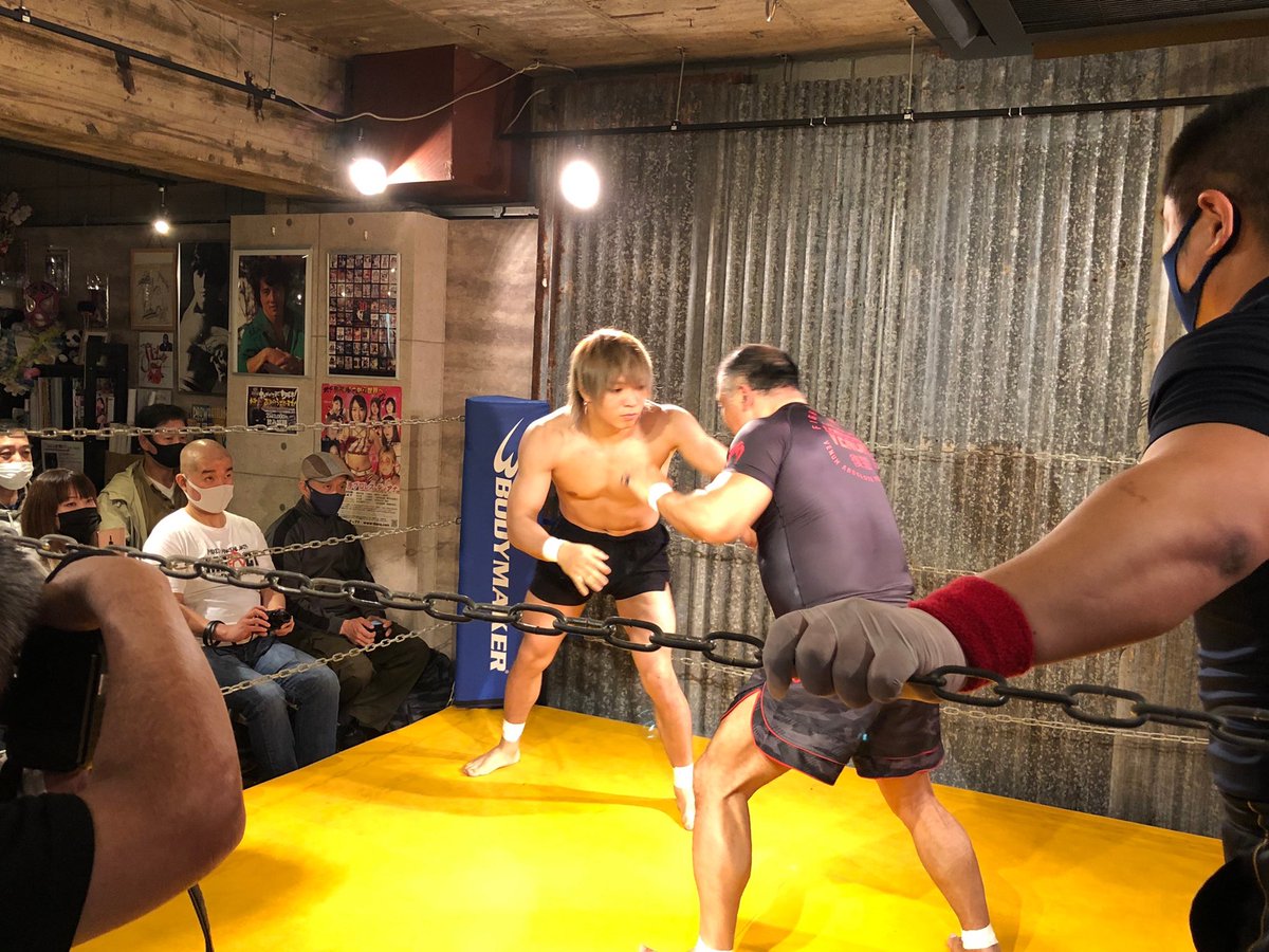 VOLK_KID's tweet photo. #IMPACT17 でグラップリングマッチでした👊
1R1分2秒チョークで一本勝ちでした
青帯より先に地下格のベルトを巻く #というね
#GLEAT
#狼飯 https://t.co/Cs0ko3hSgm