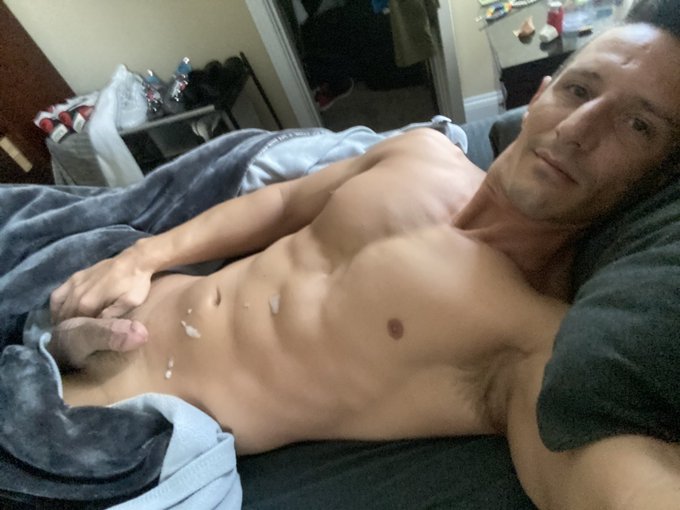 Happy Easter 🐣🐰🏳️&zwj;🌈 😌 https://t.co/QMpxoTCg9C