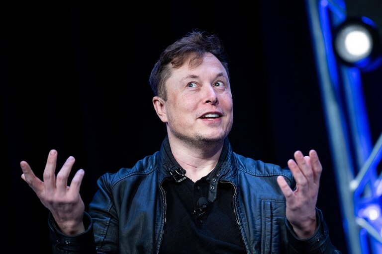 LNRevista's tweet photo. Elon Musk: multimillonario, inventor, activista ambiental, nerd soberbio y, ahora también, tuitero influyente. Retrato del hombre que quiere conquistar la Tierra y el espacio
Por @dkrusemann
https://t.co/PPtMl7c8Ns https://t.co/3kcRdocg2B
