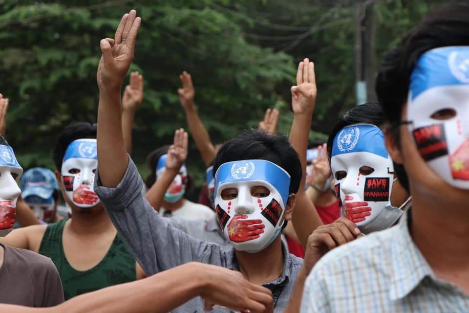 SweZinNyein16's tweet photo. #dvbtvnews #MaskStrike #Yangon #PerformanceProtest #UNSC #China #RejectMilitaryCoup #WhatIsHappeningInMyanmar
#WeNeedR2PInMyanmar
@GCR2P @UNGeneva @UN @POTUS @freya_cole @poppymcp @TostevinM @RapporteurUn @DrSasa22222 @hrw @UN_HRC https://t.co/q7SJWN7QBo