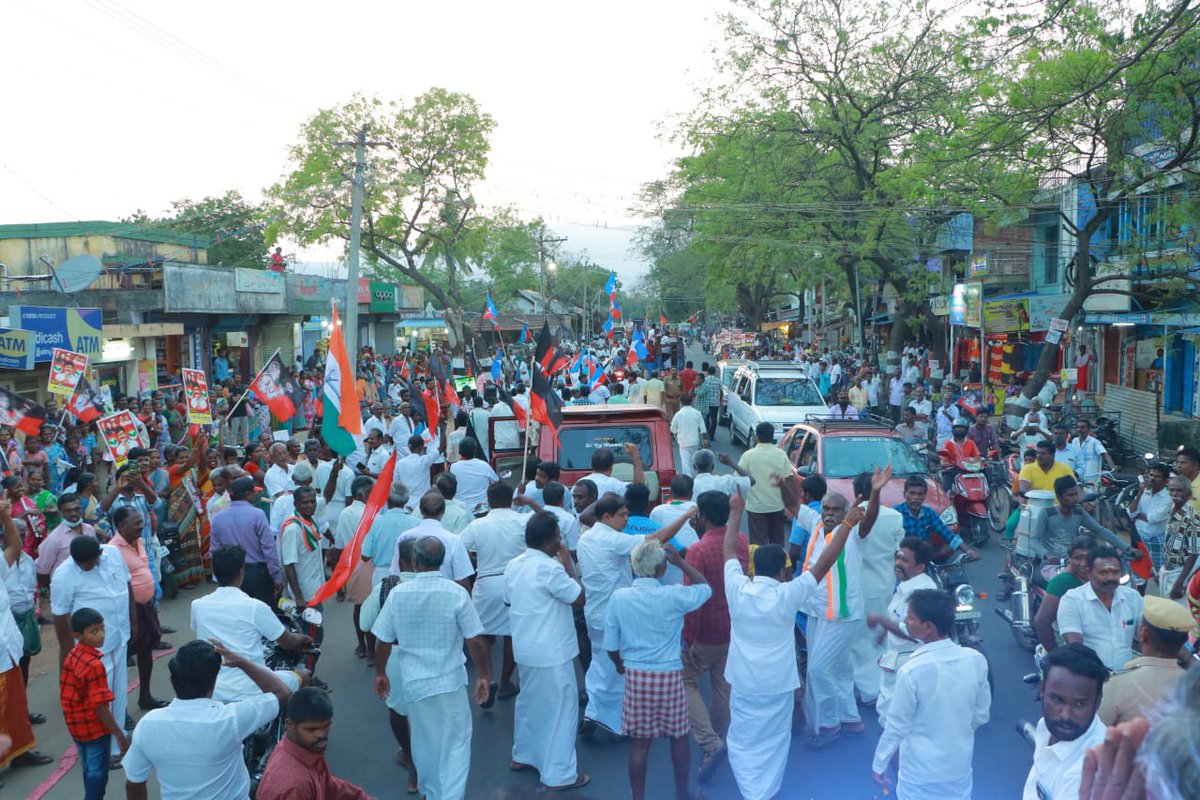 AvudaiappanDMK's tweet photo. அம்பாசமுத்திரம் சட்டமன்றத் தொகுதிக்குட்பட்ட பகுதிகளில் இறுதி கட்ட வாக்கு சேகரிப்பின் போது!

வாக்களியுங்கள் உதயசூரியன்!

#VoteForDMK https://t.co/Suxczq6YqK