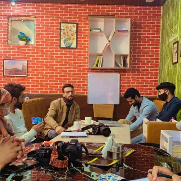 readcoffeecafe's tweet photo. It was an honour to host Senior Image Researcher at ET Prime Times Internet.
Mohabbit-ul-Haq.
@f22_club @vikarsy @abrar_journo @journowaniumer @azrarafiq4u2 @mirzeshu 
#RCCPulwama #cafeinpulwama https://t.co/3LiKEUmten