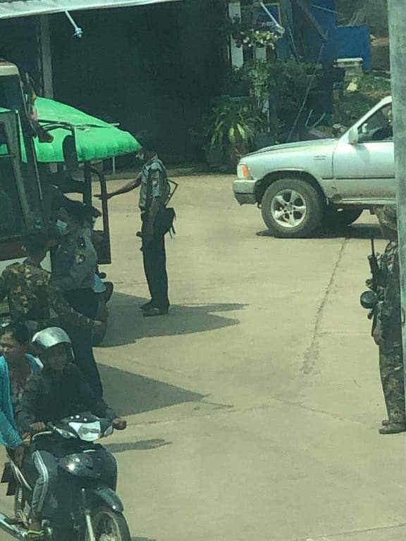 SuSandarMinn's tweet photo. Terrorist Military Council inspects phone records in Kanpauk, Htarwae Division. A local said Junta (SAC) blocking cars and people and checking their phones. 
#WhatsHappeningInMyanmar 
#Apr4Coup
@UN_HRC @RapporteurUn @poppymcp
@freya_cole @CIJ_ICJ @DrSasa22222 https://t.co/aZJX50OH3e